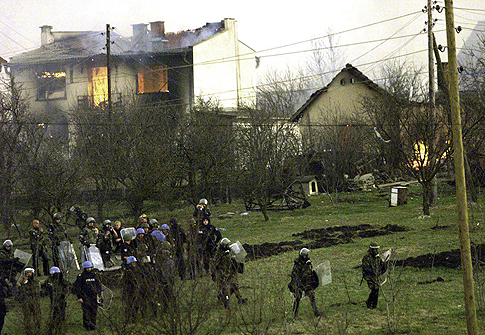 pogrom na Kosovu 2004. / foto: ap photo