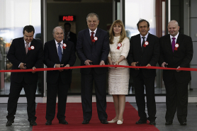 klikni za uvećanje ...i držači<br><br>fotografije: reuters