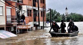 ...i spasioci<br><br>foto: mup republike srbije