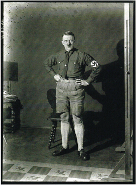 klikni za uvećanje U VREME IZLASKA »MAJN KAMPFA«: Adolf Hitler 1926.<br><br>foto: hajnrih hofman