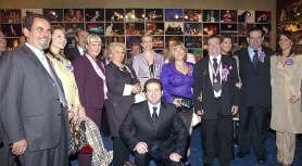 klikni za uvećanje DINASTIJA: Porodica Karić prilikom kandidature B. Karića za predsednika Srbije 2004.<br><br>foto: zoran jovanović mačak