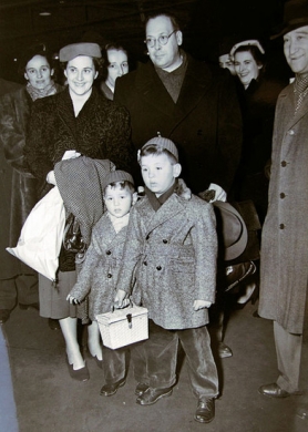 ...Ambasador Velebit sa porodicom, London 1953.
