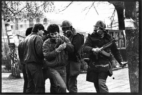 klikni za uvećanje VANREDNO STANJE NA KOSOVU: 11. mart 1981. (Imre Szabo)